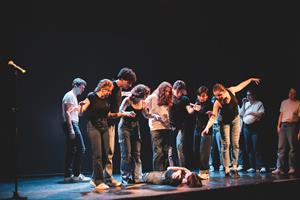 La troupe sur scène