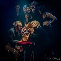 La troupe de 8 hommes