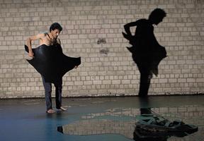 Un jeu de mirois autour du rythme et du lien à la communauté entre les