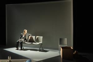 Un père laisse à sa fille le soin d’éclairer son histoire. Le prix Fem