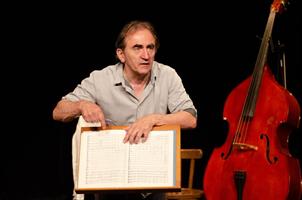 Jean-Jacques Vanier qui décrypte une partition