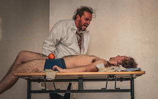 Un huis clos monstrueusement troublant et touchant, où le Dr. Frankens