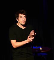 Marc est comédien, auteur, metteur en scène... Et impatient ! Confront