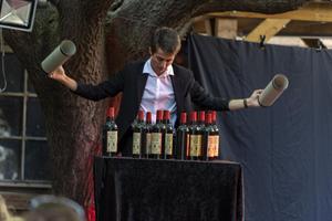 Après le succès du one-man-show Apparition à Paris en 2023, l’illusion