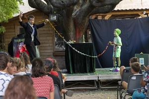 Après le succès du one-man-show Apparition à Paris en 2023, l’illusion