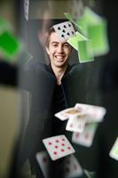 Après le succès du one-man-show Apparition à Paris en 2023, l’illusion