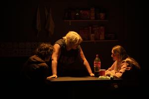 Denali est un thriller haletant tiré d’une histoire vraie. Une enquête