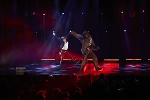 La troupe de The Empire Strips Back