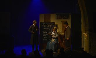 Venez résoudre cette enquête interactive à l'humour familial ! Le sign