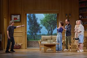 Sébastien passe un week-end avec des amis d’enfance. Ils se souviennen