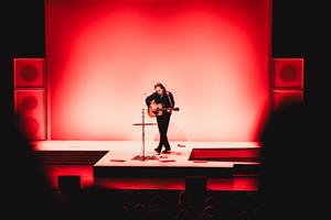 Entre le concert en pointillé et le monologue buissonnier, Stephan Eic