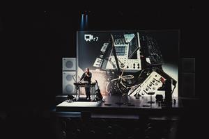 Entre le concert en pointillé et le monologue buissonnier, Stephan Eic