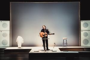 Entre le concert en pointillé et le monologue buissonnier, Stephan Eic