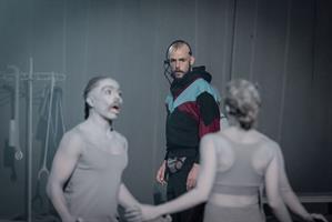 Dans une vision dystopique grand format, Alice Laloy échafaude un syst