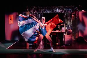 1970, Washington. Un bureau de surveillance secret est chargé de réper