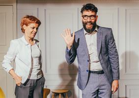 Des comédiens sur scène