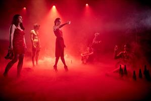 Adaptation libre et queer de Platonov, ce spectacle explore les désil