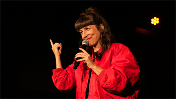 D’Alain Juppé à Gad Elmaleh il y a un monde ? Pas pour Adèle Barbers. 