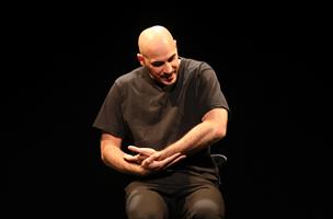 Après le succès de Coming-out nommé aux Molières du meilleur seul en s