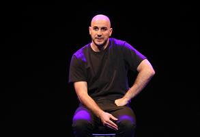 Après le succès de Coming-out nommé aux Molières du meilleur seul en s