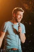 Manuel vous apprend comment survivre à des situations où l'on se retro