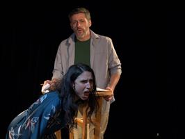 Eden et Franck sont amants et se disputent un amour qu’ils ne comprenn