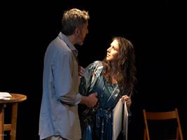 Eden et Franck sont amants et se disputent un amour qu’ils ne comprenn