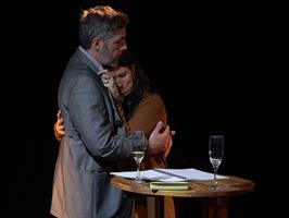 Eden et Franck sont amants et se disputent un amour qu’ils ne comprenn