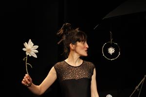 Comédienne sur scène