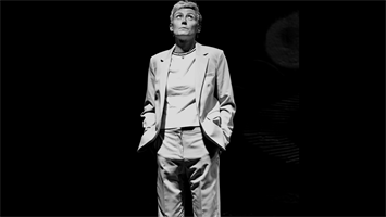 L’artiste Marie Bô, quarantenaire, pétillante et bourrée d’énergie, en