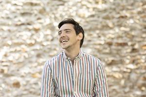 Après le succès de son premier spectacle, Thomas Marty revient sur scè