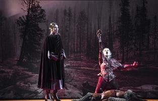 Un opéra sombre et rouge