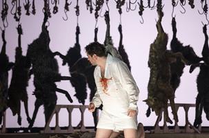 Un opéra sombre et rouge