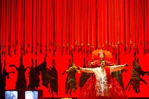 Un opéra sombre et rouge