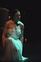 Une chanteuse instrumentise