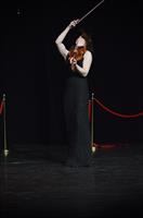 Une chanteuse instrumentise