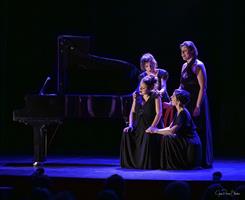 Trois femmes en noir