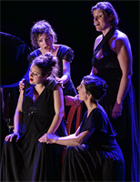 Trois femmes en noir