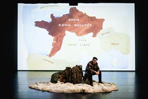 Un soldat sur scène