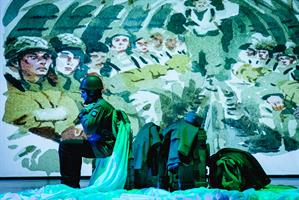 Un soldat sur scène