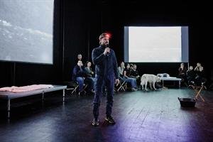 ShanjuLab est un laboratoire de théâtre qui interroge le lien humain-a