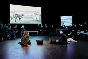 ShanjuLab est un laboratoire de théâtre qui interroge le lien humain-a