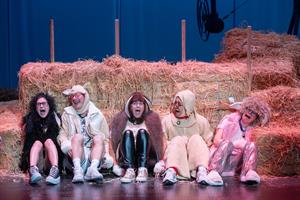 Pierre Guillois revient avec une comédie grinçante. Cristiana Reali et