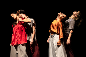 Contre la destruction, la violence et le désastre du présent, la choré