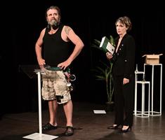 Parodie mordante de convention d’entreprise : dérapages, craquages, p