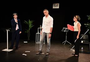 Parodie mordante de convention d’entreprise : dérapages, craquages, p