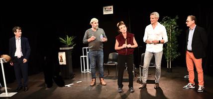 Parodie mordante de convention d’entreprise : dérapages, craquages, p