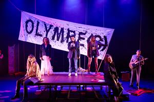 La troupe sur scène