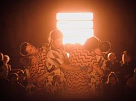 Entrez dans la ronde ! Rendant hommage à cette danse ancestrale et uni