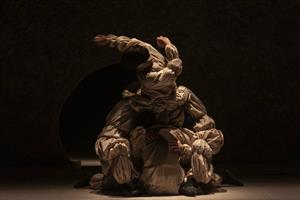 La compagnie italienne Dewey Dell mêle partitions chorégraphiques et a